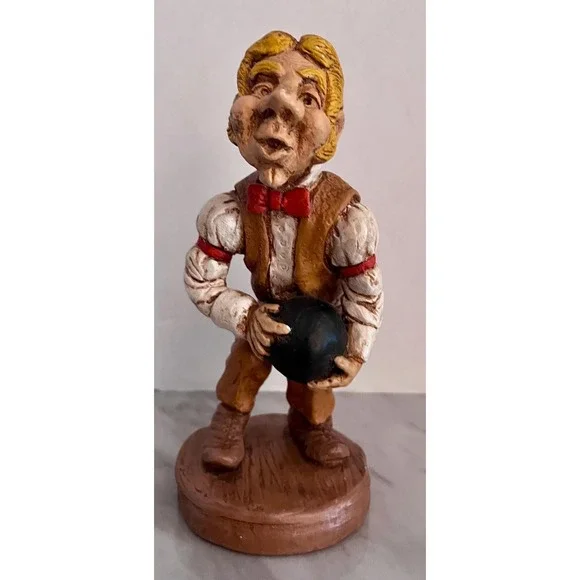 Vintage 1968 KIMRO Bowler Man Holding Bowling Ball Decor- Chalkware - Picture 7 of 7